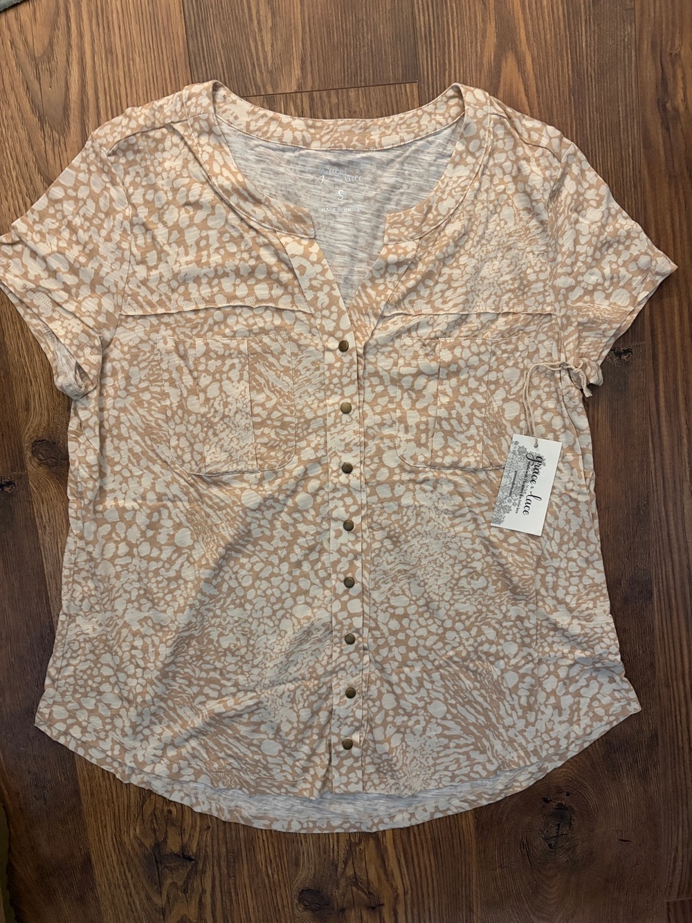 Grace & Lace Beige and Cream Short Sleeve Snap-Front Top